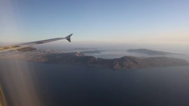 Santorini görünümü penceresi uçak yukarıda