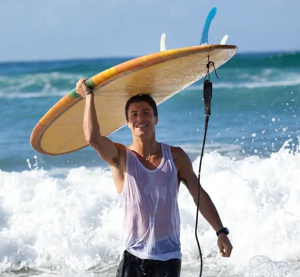 Ritratto di Surfista con longboard — Foto Stock