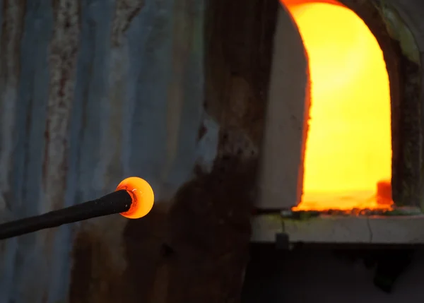 Glasbläserei in Handarbeit — Stockfoto