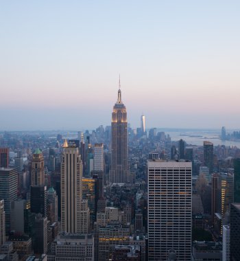 Manhattan Skyline, New York, ABD hava gece görünümü.