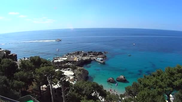 Vista dall'alto di Marina Piccola sull'isola di Capri — Video Stock