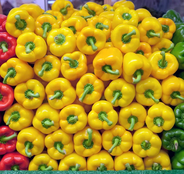 Verse paprika te koop — Stockfoto