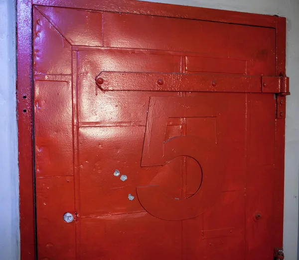 Vintage door painted red with number five — Stock Photo, Image