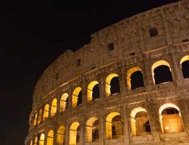 Colosseum (coliseum) gece, Roma, İtalya