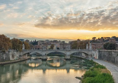 Köprü Vittorio Emmanuel II ve St.Peter Basilica