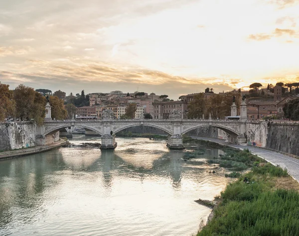 Köprü Vittorio Emmanuel II ve St.Peter Basilica
