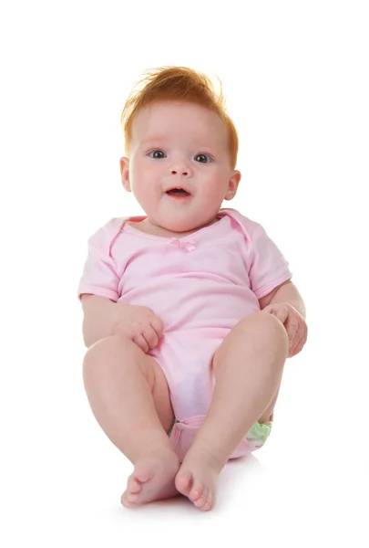 Bebê em macacão rosa no fundo branco — Fotografia de Stock