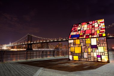 Brookly Tom Fruins, Kolonihavehus, ünlü vitray evde