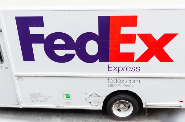 FedEx Express truck in New York City — Stock Photo, Image