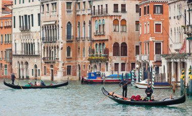 Venedik 'te gondol gezisi