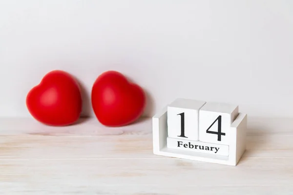 Houten Kalender Van Februari Rode Harten Erachter Valentijnsdag Begrepen Ruimte — Stockfoto