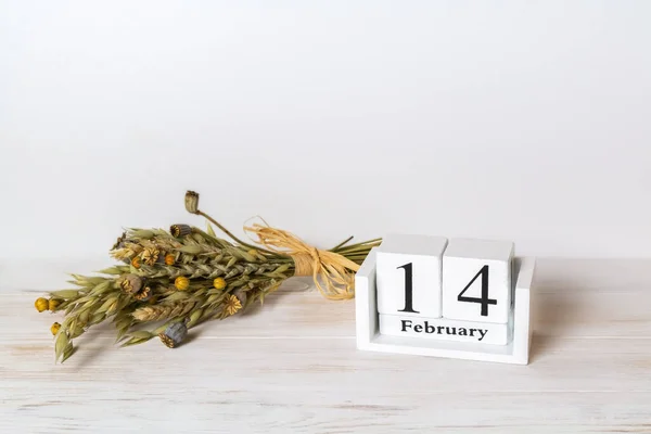 Houten Kalender Van Februari Boeket Droge Kruiden Vintage Valentijnsdag Decoratie — Stockfoto