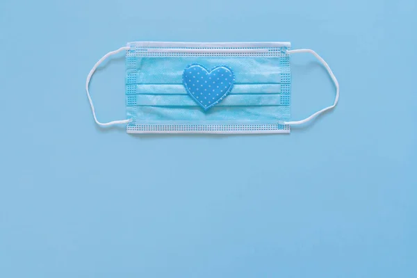 Disposable Medical Mask Heart Medical Protective Face Mask One Blue — Stock Photo, Image