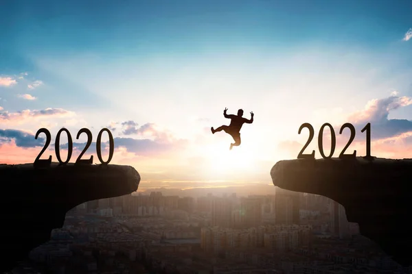 2021 Concept Silhouet Van Het Jaar 2021 Berg Met Zonsondergang — Stockfoto