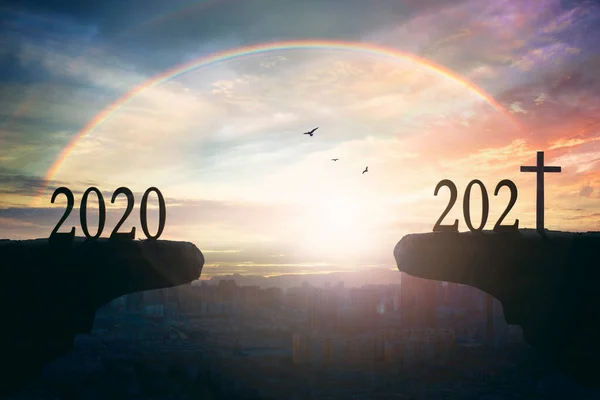 2021 Concept Silhouet Van Het Jaar 2021 Kruis Berg Met — Stockfoto