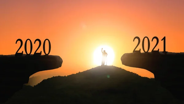 2021 Concept Silhouette Year 2021 Disabled Person Mountain City Sunset — Stock Photo, Image