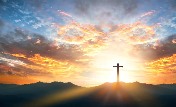 Concepto Día Religioso Cruz Silueta Sobre Fondo Atardecer Montaña —  Fotos de Stock