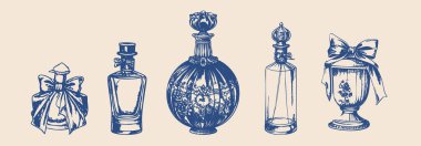 Klasik rokoko parfüm şişesi illüstrasyonları, el yapımı kabartma tarzı, narin çizgi sanatı, süslü cam şişeler fiyonklu ve kurdeleli, antika lüks estetik, sıcak krem kağıtta tek renkli mavi mürekkep, 18. yüzyıldan esinlenilmiş tasarım.