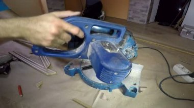 Marangoz eller eylem elektrik daire testere ile