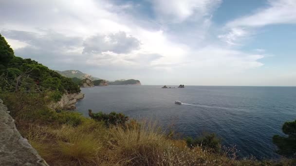 Tranquil escena junto al mar — Vídeos de Stock