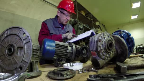 Maintenance Engineer Checking Technical Data — Stock Video