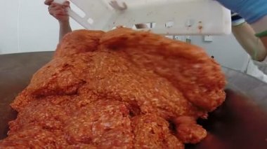 Kıyılmış domuz eti ve baharat karışımı