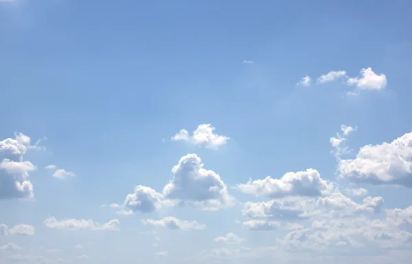 Cielo blu sfondo. — Foto Stock