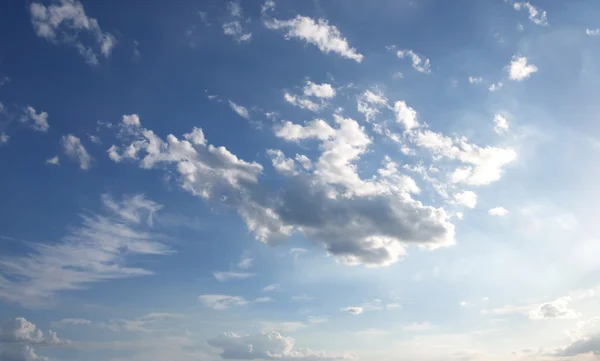 Céu azul e nuvens céu. — Fotografia de Stock