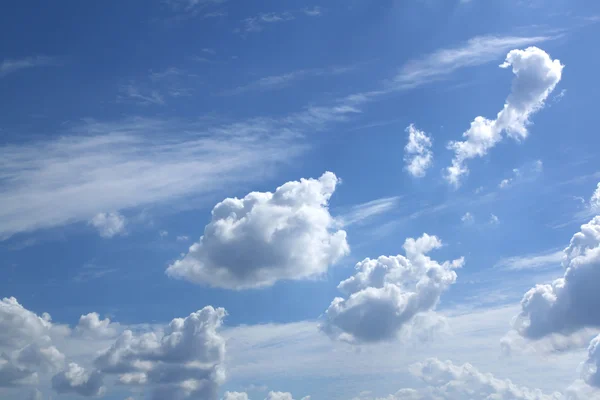 Céu azul e nuvens céu. — Fotografia de Stock