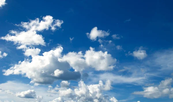 Nuvens Céu Azul Alto Ângulo Fundo — Fotografia de Stock