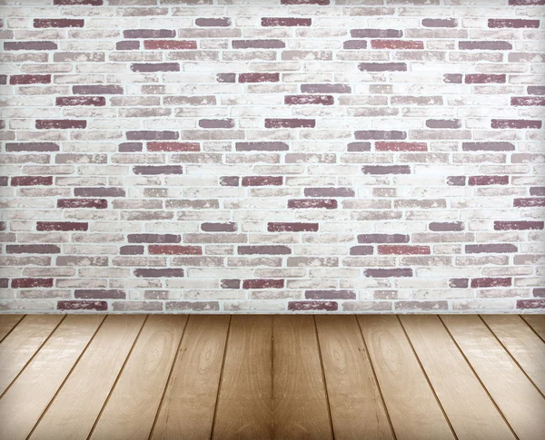 Holzjahrgang mit weißer Ziegelwand — Stockfoto