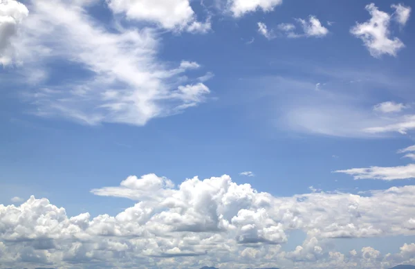 Blauer Himmel — Stockfoto