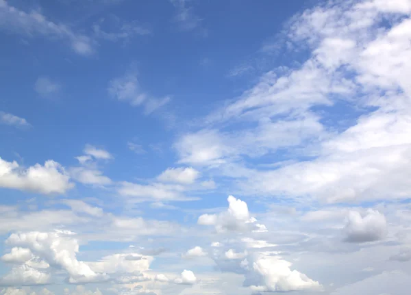 Awan putih langit biru — Stok Foto