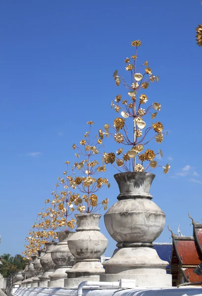 Templo de folha de flor artificial . — Fotografia de Stock