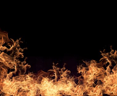 Yangın alevleri koleksiyonu siyah arkaplanda izole edildi