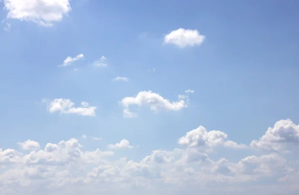 Céu azul fundo. — Fotografia de Stock