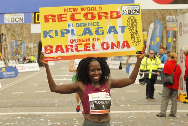 Florence Kiplagat après avoir battu le demi-marathon record du monde — Photo
