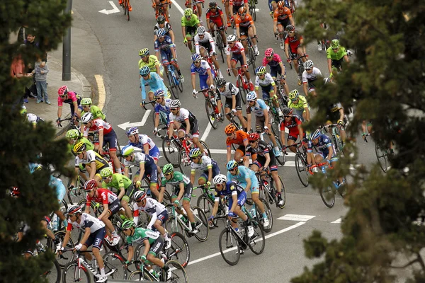 Catalonia tur sırasında bisikletçiler sürüş paketi — Stok fotoğraf