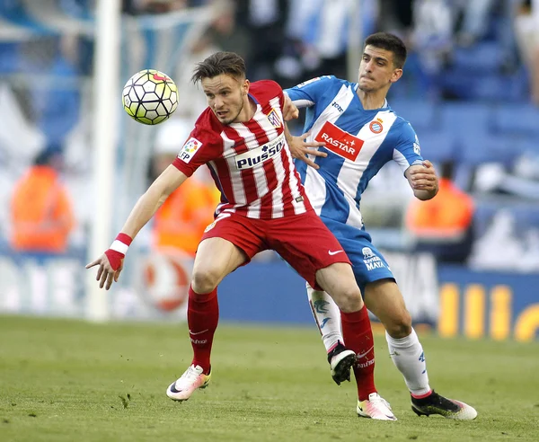 Saul Niguez del Atlético de Madrid y Gerard Moreno del RCD Espanyol — Foto de Stock