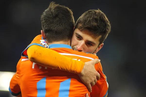 José Gaya abraza a Pablo Piatti del Valencia CF —  Fotos de Stock