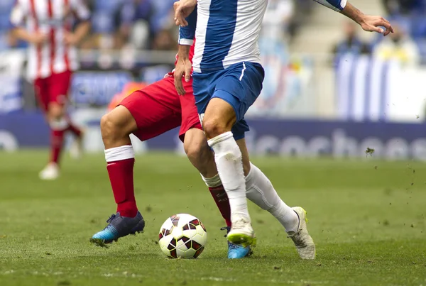 iki futbol oyuncuları vie