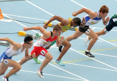 Yarışmacılar start 110m Erkekler Engelli