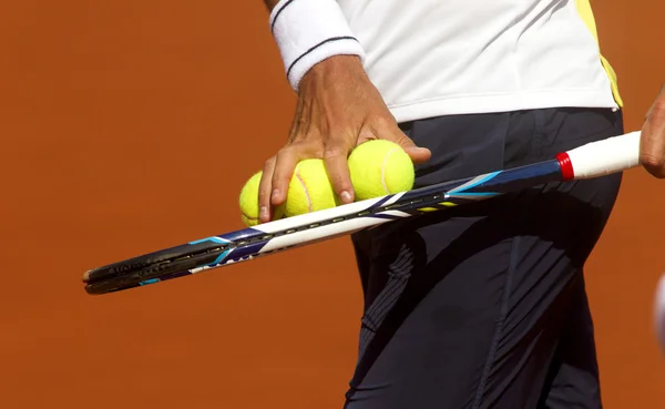 Checking tennis balls — Stock Photo, Image