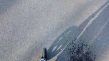 Motosiklete binmek - birinci şahıs manzarası