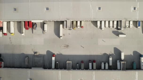 Vista aérea no centro logístico da zona industrial da cidade — Vídeo de Stock