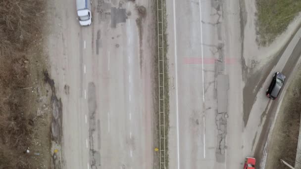 Estrada com pavimento destruído, Kharkiv, Ucrânia. Remendo. — Vídeo de Stock