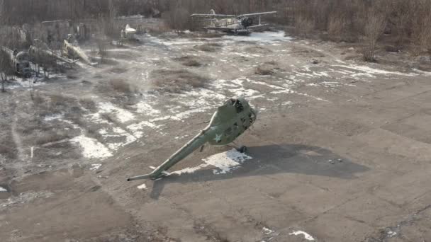 A broken fuselage of a Soviet MI-2 helicopter without a propeller at an abandoned military airfield. — Stock Video