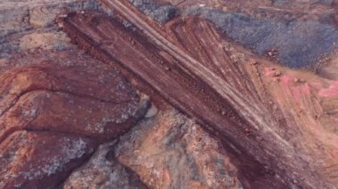 Yüzey taş ocağı pembe ve kırmızı kil - İHA yörünge atışı