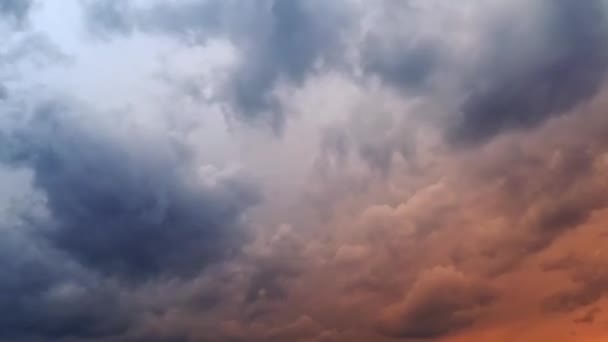 Bulutlu gökyüzü ve kara fırtına bulutları — Stok video