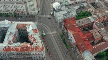Kharkiv 'deki Anayasa Meydanı - Sabahın erken saatlerinde boş sokaklarla havadan çekim.